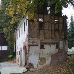 Vor 2 Jahren: der alte Pferdestall auf dem Grundstück